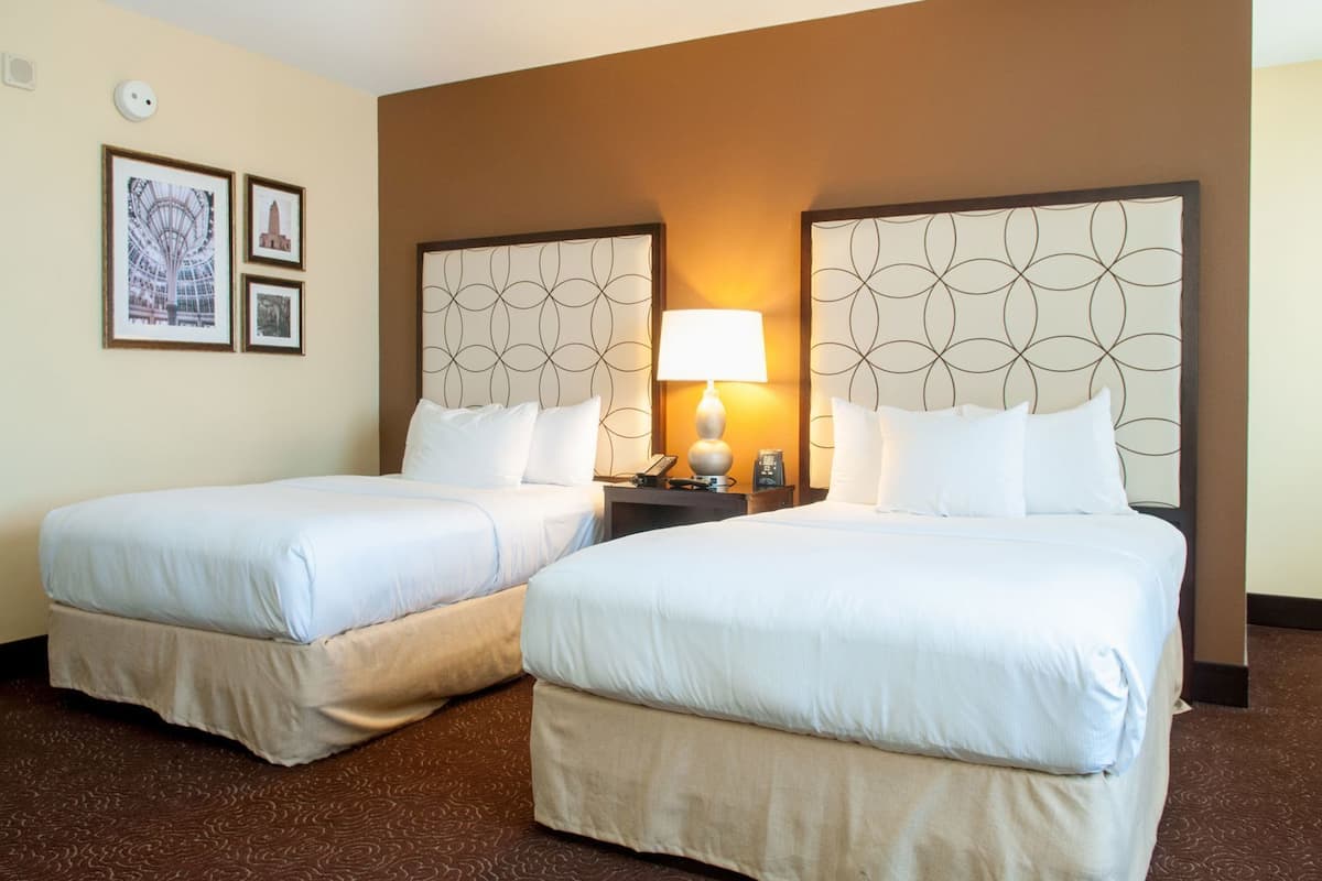 Premium bedding, down duvets, in-room safe, iron/ironing board