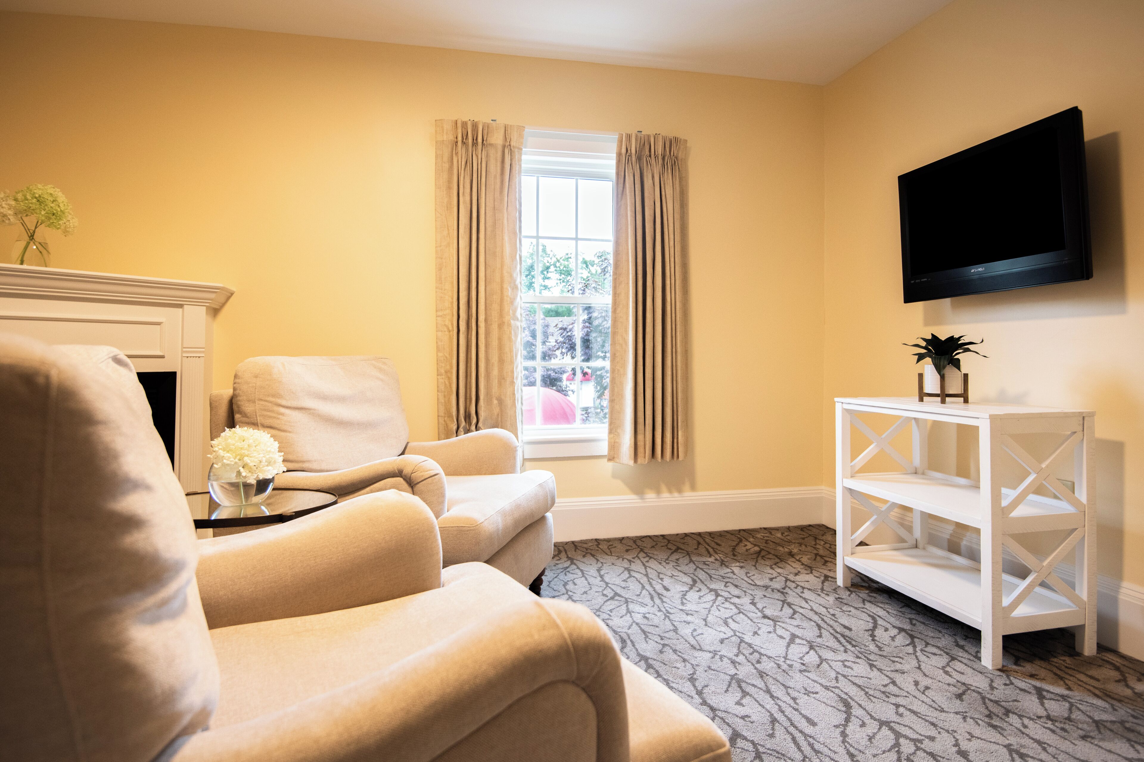 classic suite, 1 king bed | 1 bedroom, premium bedding, desk, iron/ironing board
