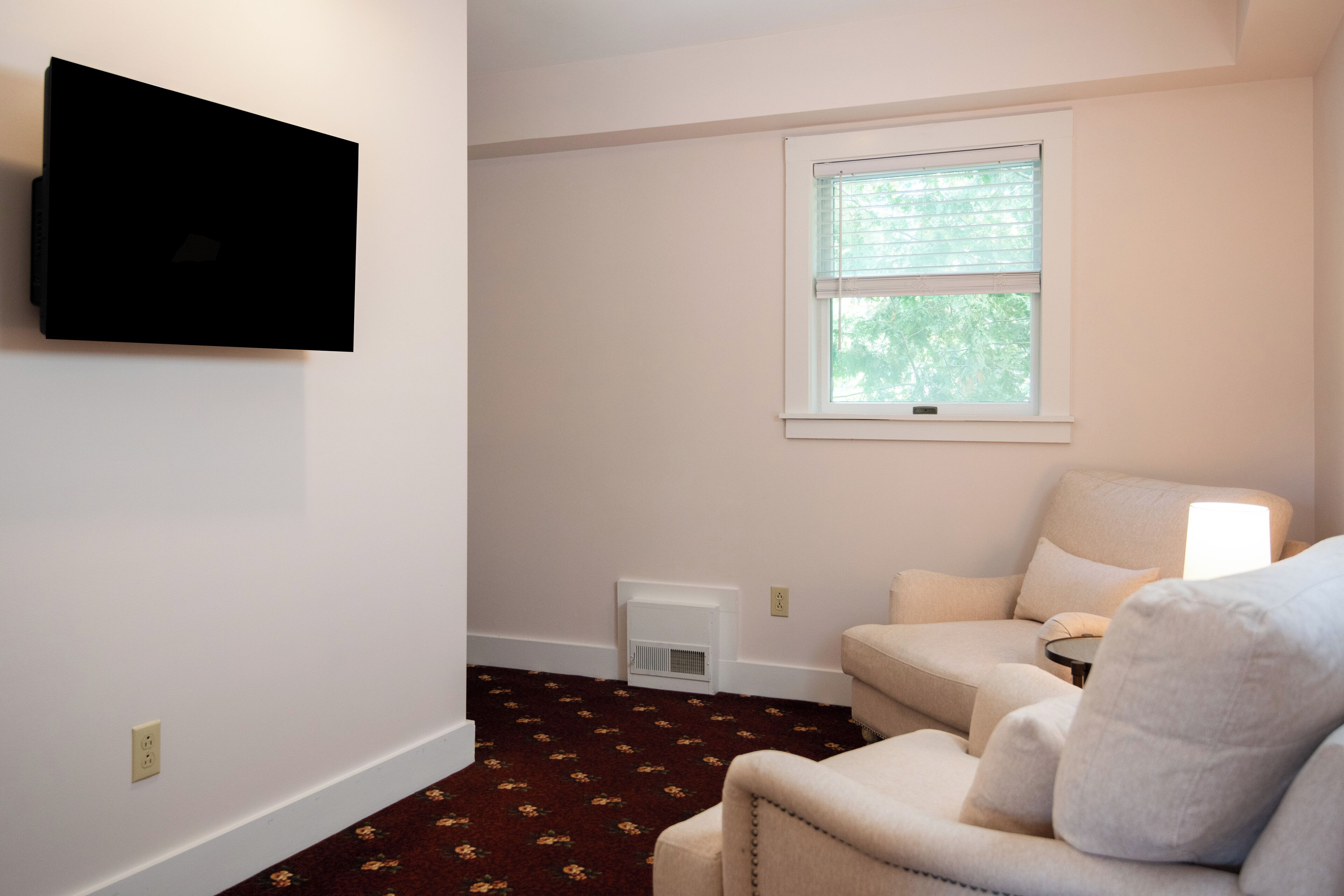 classic room, 1 king bed | 1 bedroom, premium bedding, desk, iron/ironing board