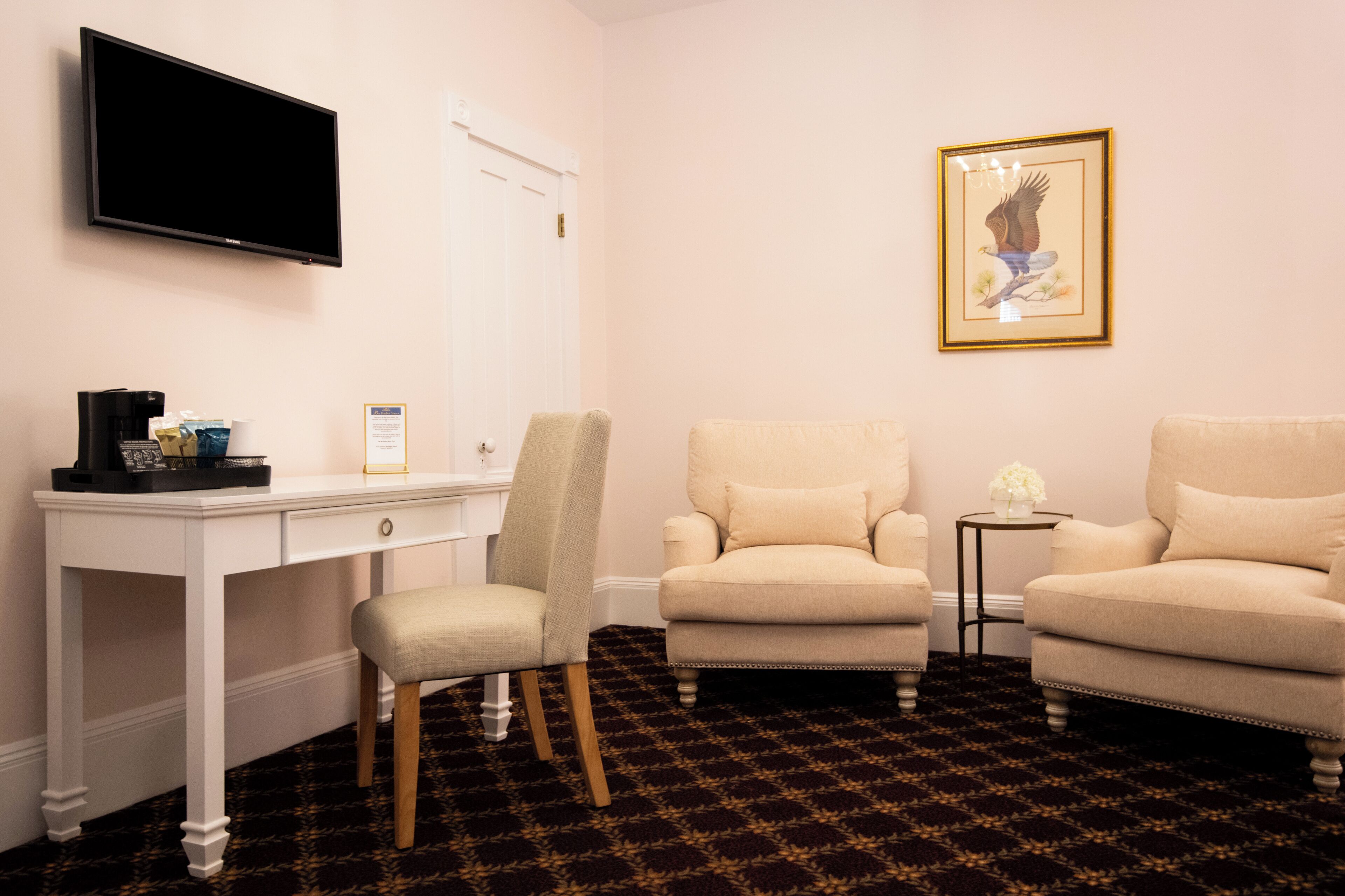 classic room, 1 king bed | 1 bedroom, premium bedding, desk, iron/ironing board