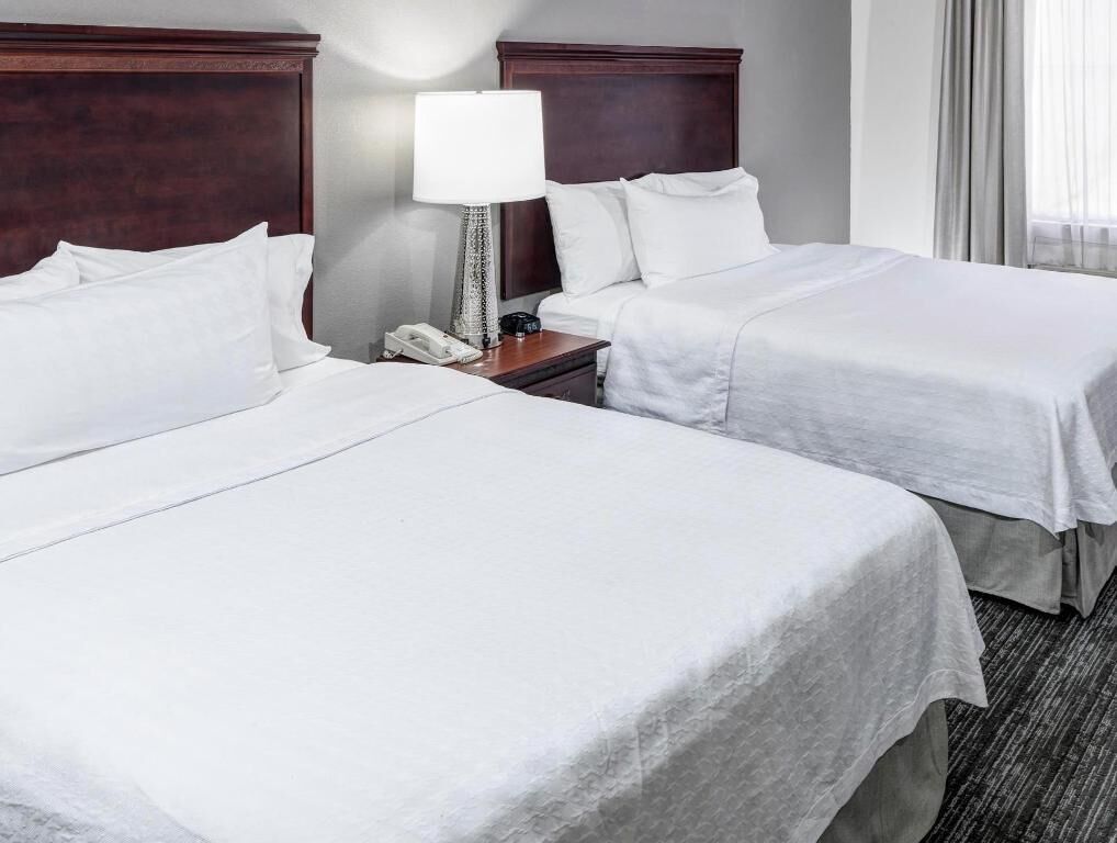In-room safe, laptop workspace, blackout drapes, iron/ironing board