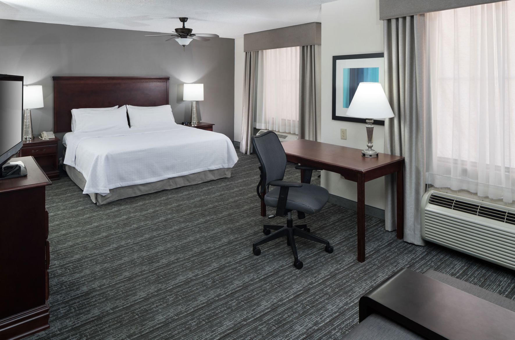 In-room safe, laptop workspace, blackout drapes, iron/ironing board