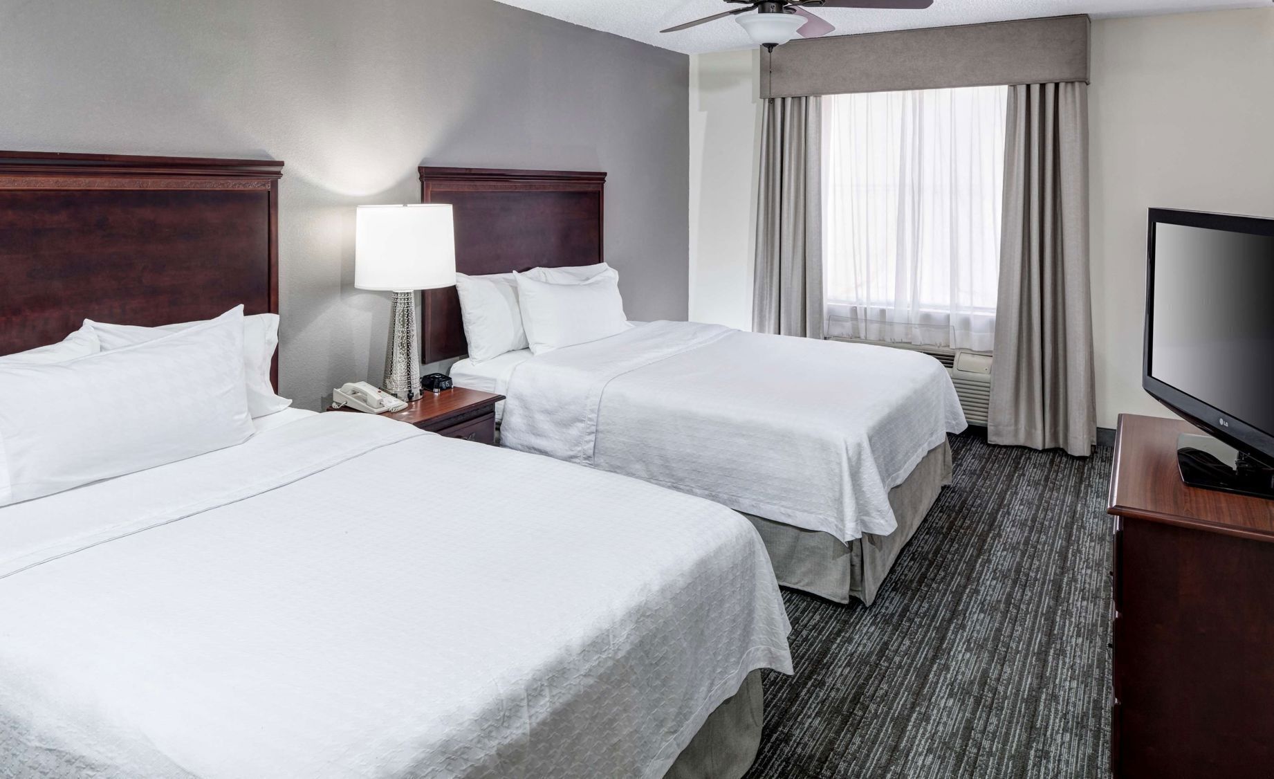 In-room safe, laptop workspace, blackout drapes, iron/ironing board