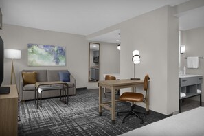 Studio Suite, 1 King Bed with Sofa bed, Non Smoking