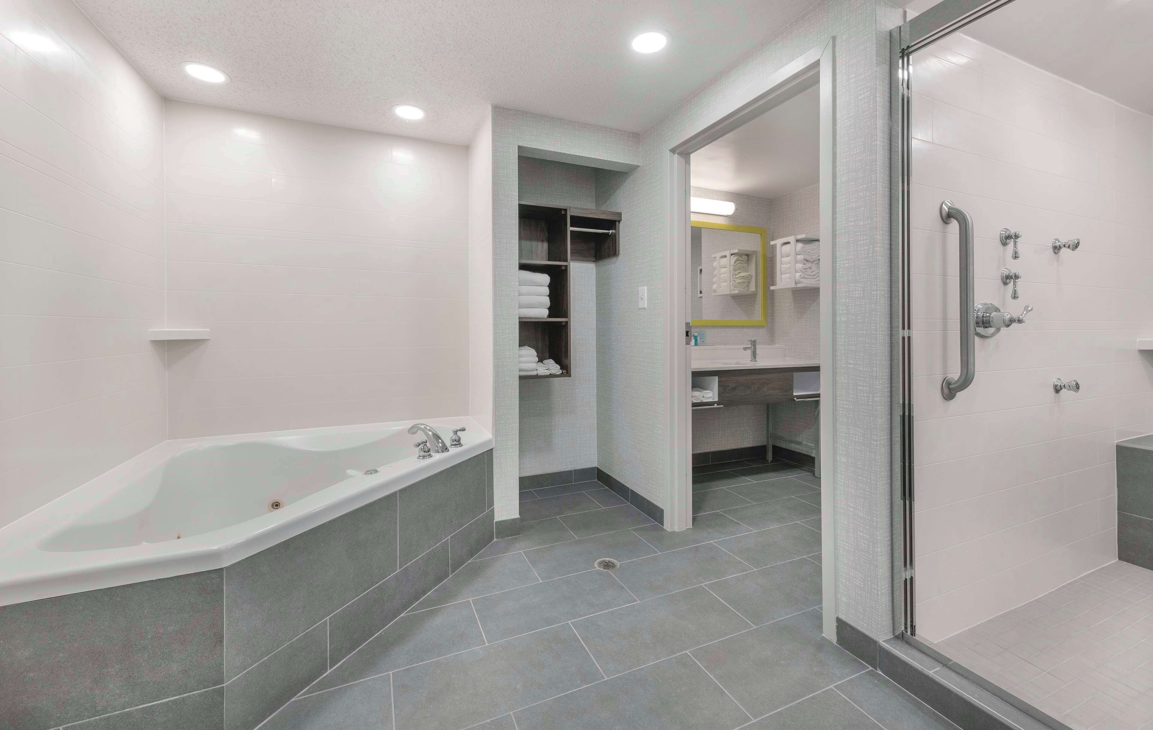 combined shower/bathtub, free toiletries, hair dryer, towels