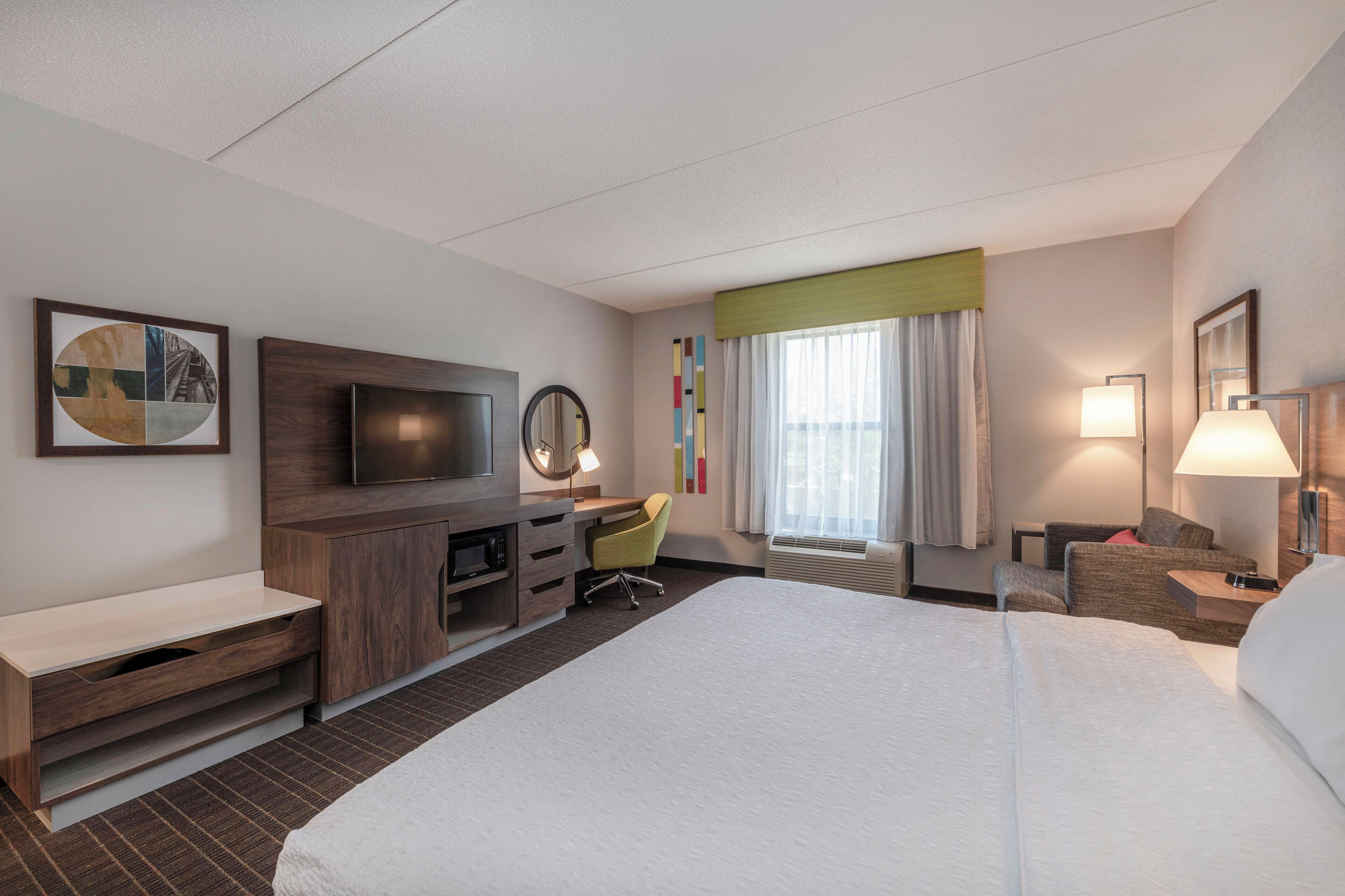 one king mob hear acc w tub ns | in-room safe, laptop workspace, blackout curtains, soundproofing