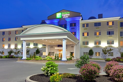 Holiday Inn Express Hotel & Suites Watertown-Thousand Island by IHG