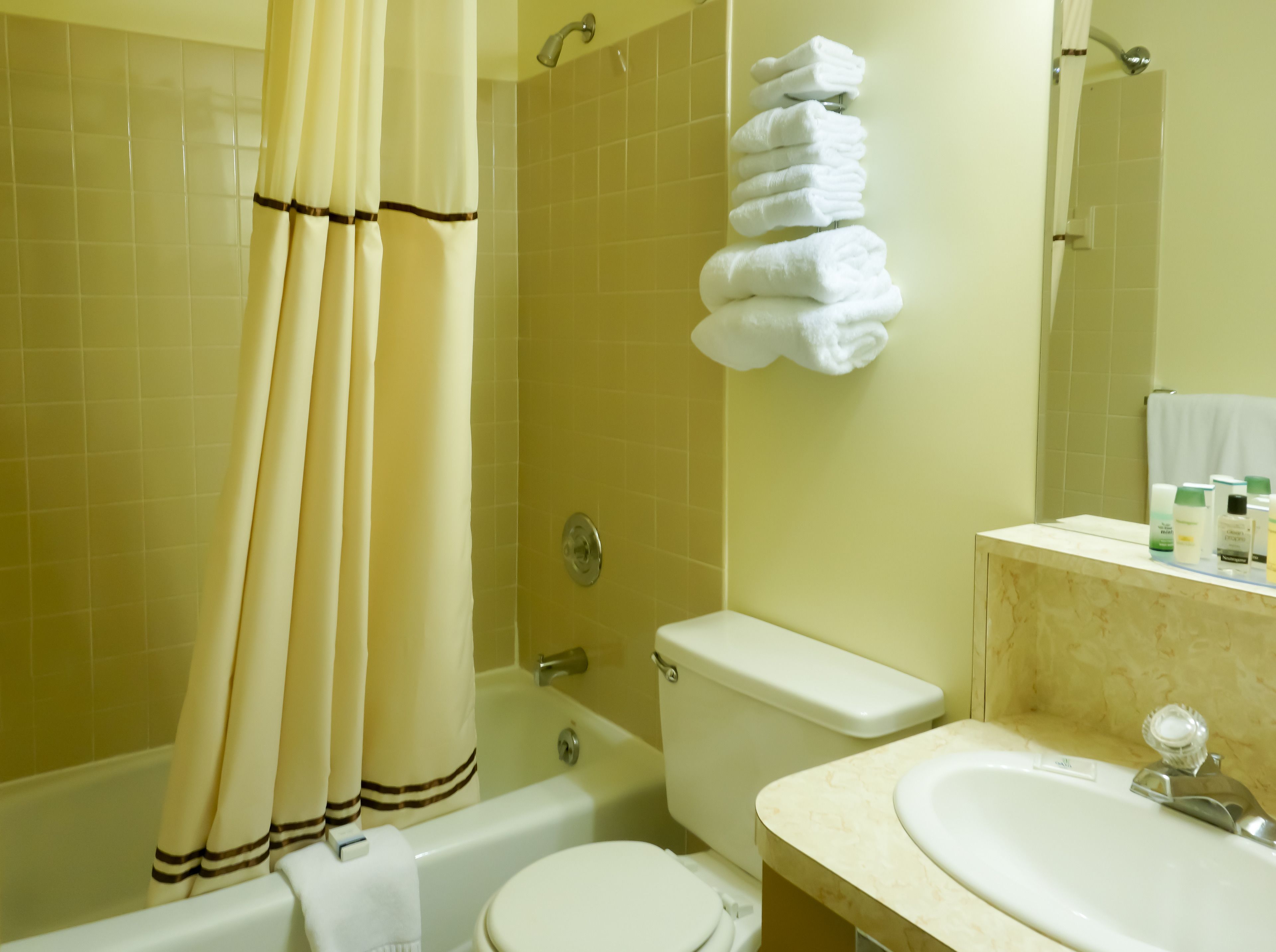 Deluxe-Doppelzimmer, Nichtraucher | Badezimmer | Duschwanne, kostenlose Toilettenartikel, Haartrockner, Handtücher