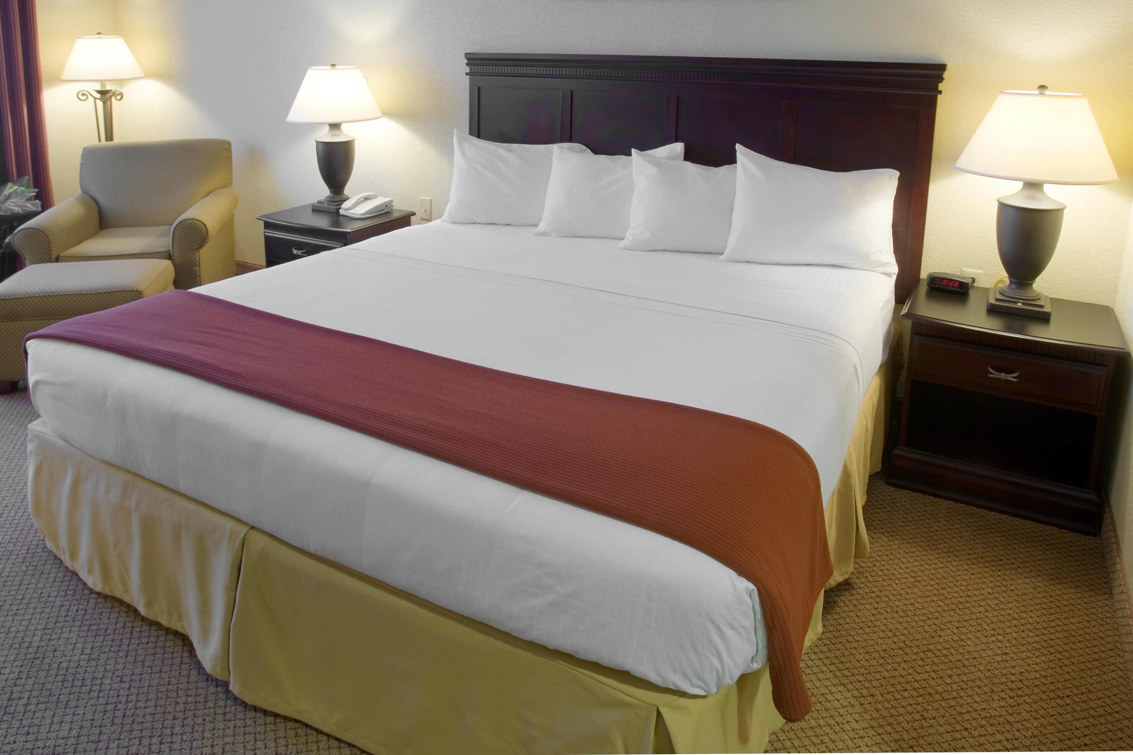 Standard Room, 1 King Bed | In-room safe, desk, iron/ironing board, rollaway beds