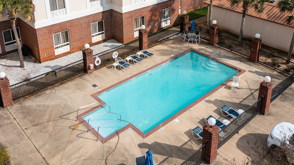 Outdoor pool, open 8 AM to 10 PM, sun loungers