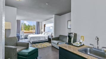 Suite, 1 King Bed | Desk, blackout drapes, iron/ironing board, free cribs/infant beds
