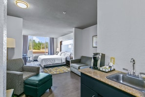 Suite, 1 King Bed | Desk, laptop workspace, blackout drapes, iron/ironing board