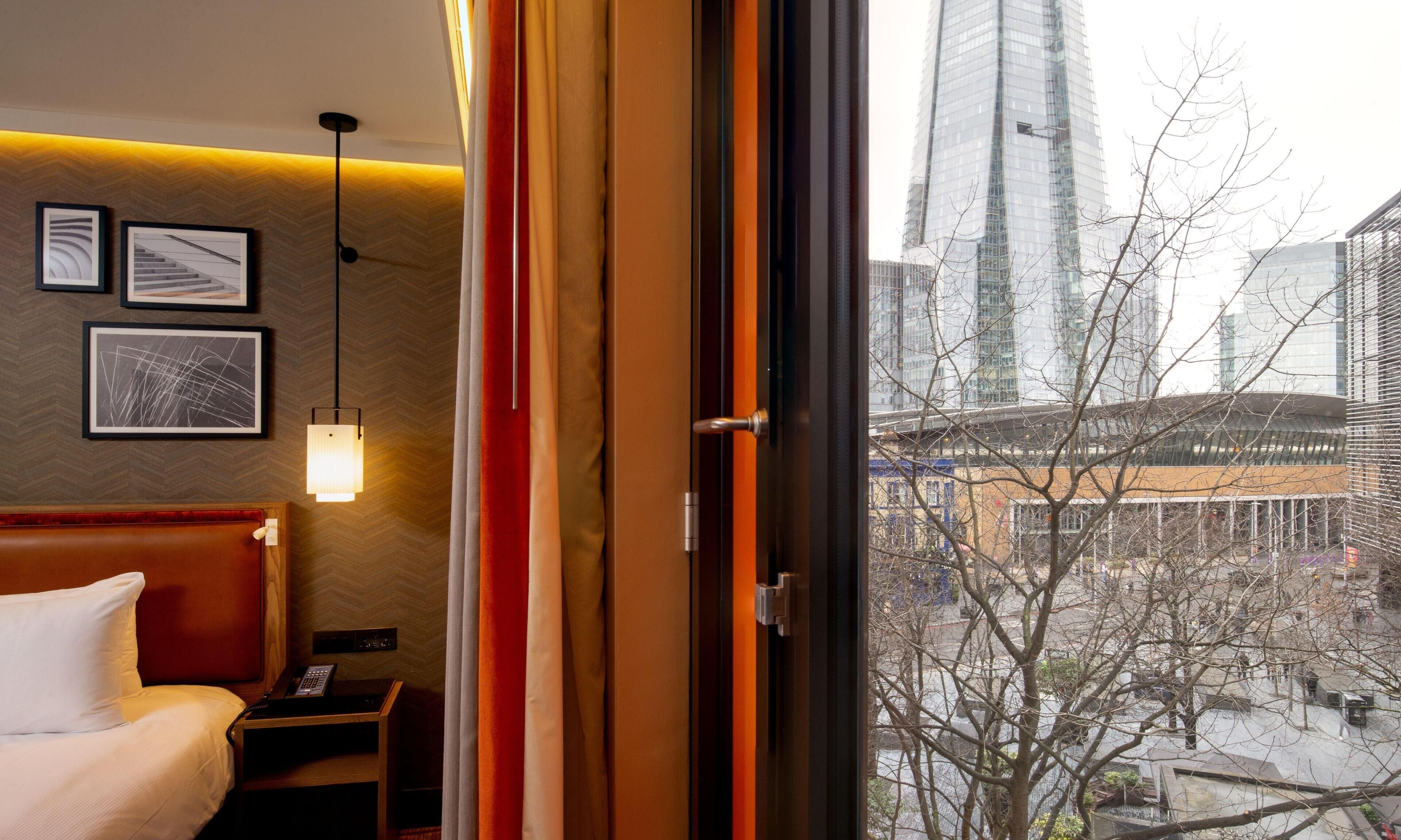 Literie hypoallergénique, coffres-forts dans les chambres, bureau