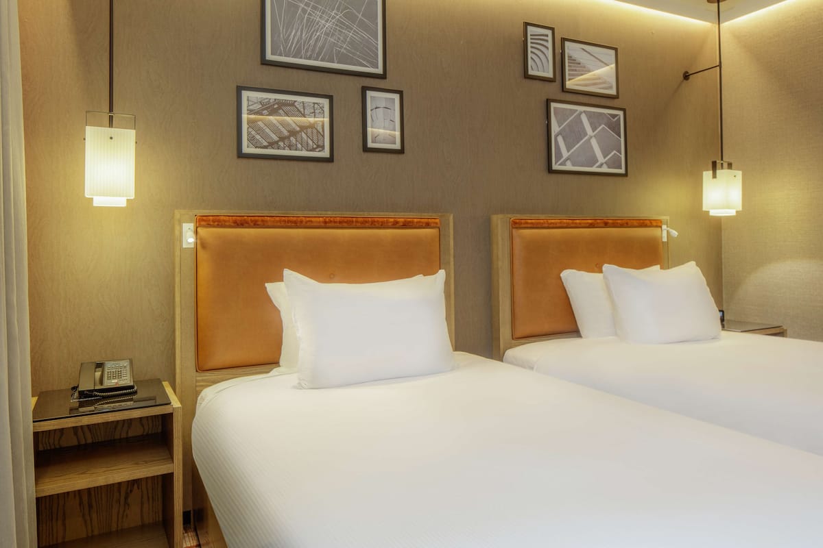 Hypo-allergenic bedding, in-room safe, desk, blackout curtains