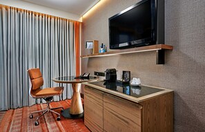 Literie hypoallergénique, coffres-forts dans les chambres, bureau