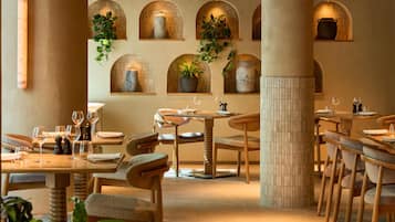 Frokost, lunsj og middag serveres