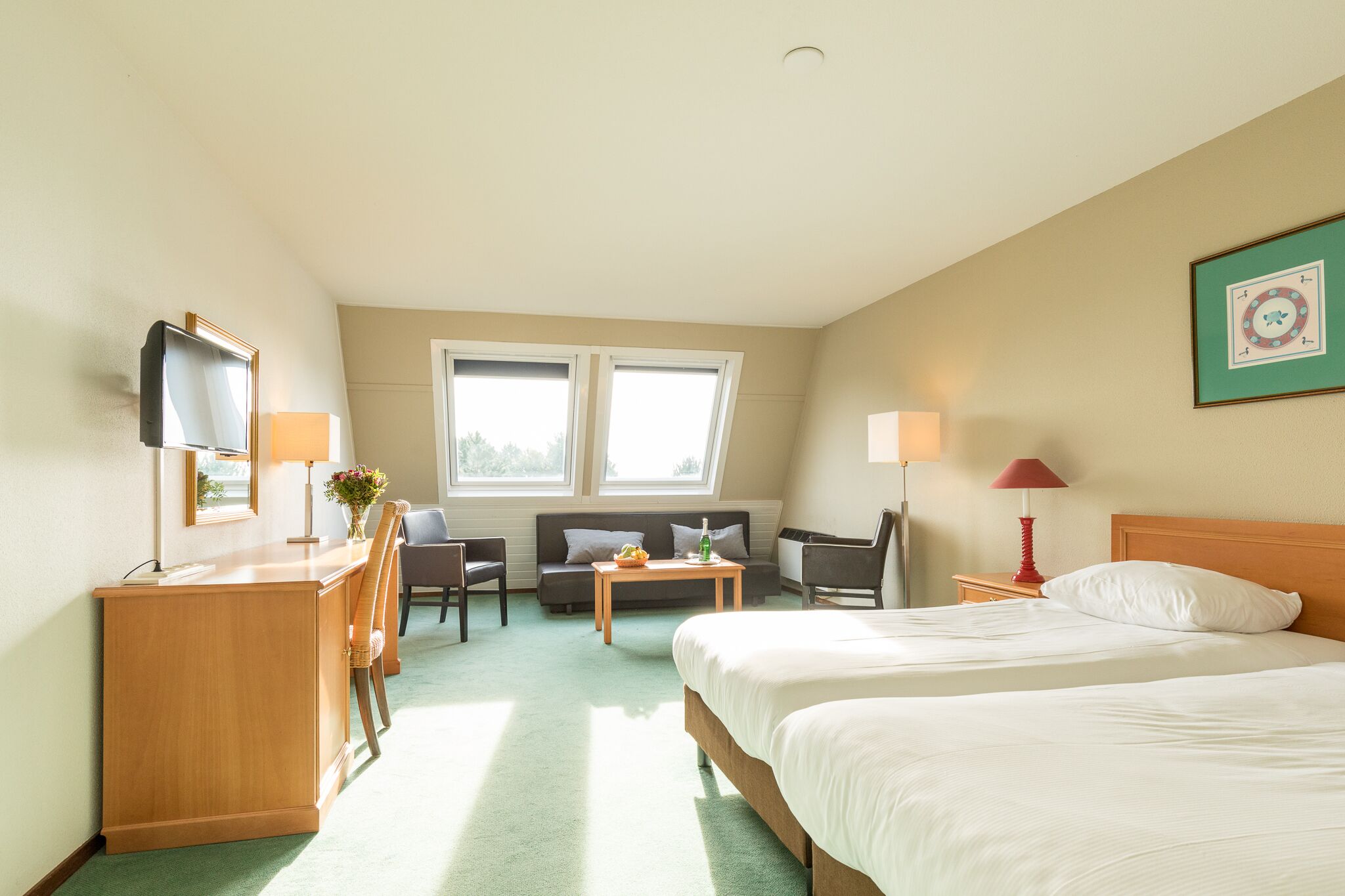 Comfort tweepersoonskamer, bad | Een bureau, babybedden, gratis wifi, beddengoed