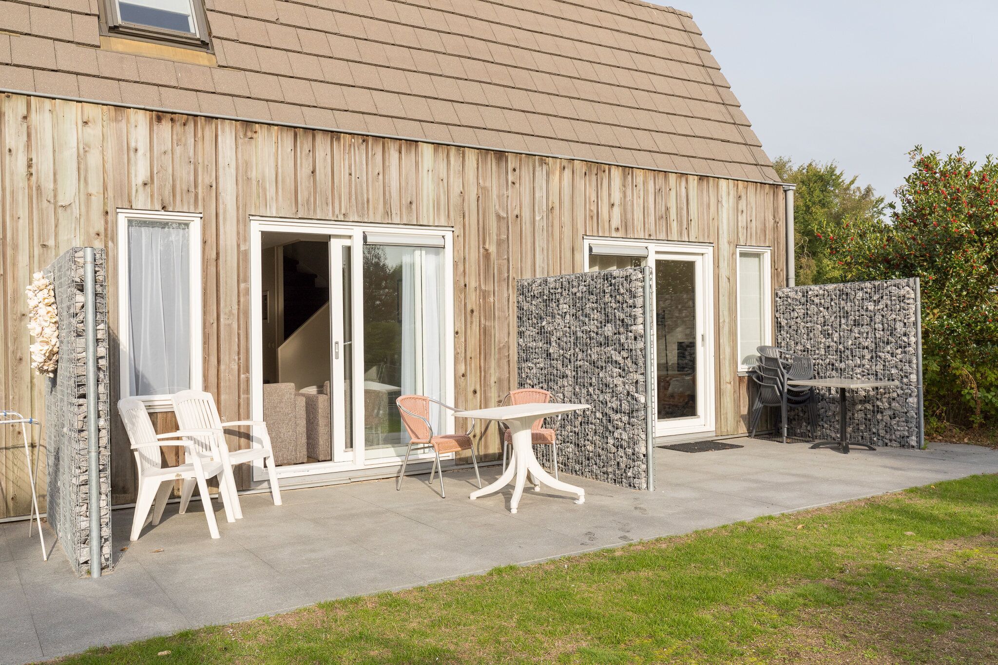 Een bureau, babybedden, gratis wifi, beddengoed