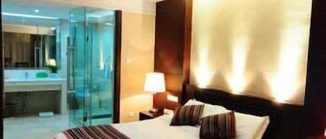 Minibar, in-room safe, alarm clocks