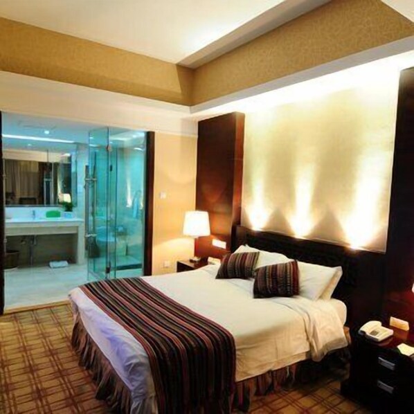 迷你吧、客房內保險箱、鬧鐘