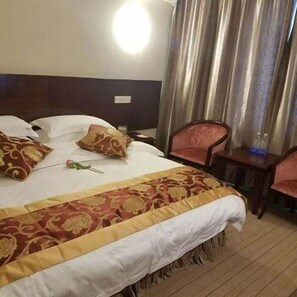 Minibar, Zimmersafe, Wecker