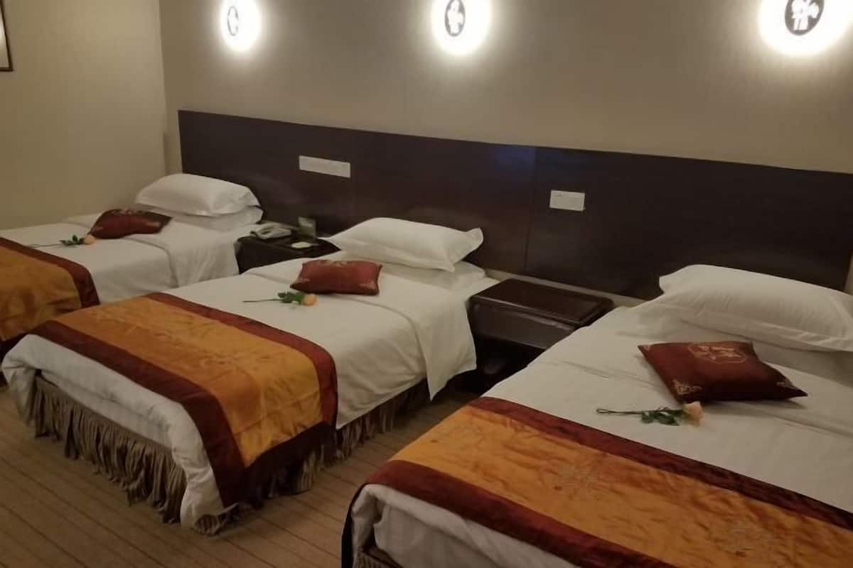 Bar mini, peti besi dalam bilik, jam penggera