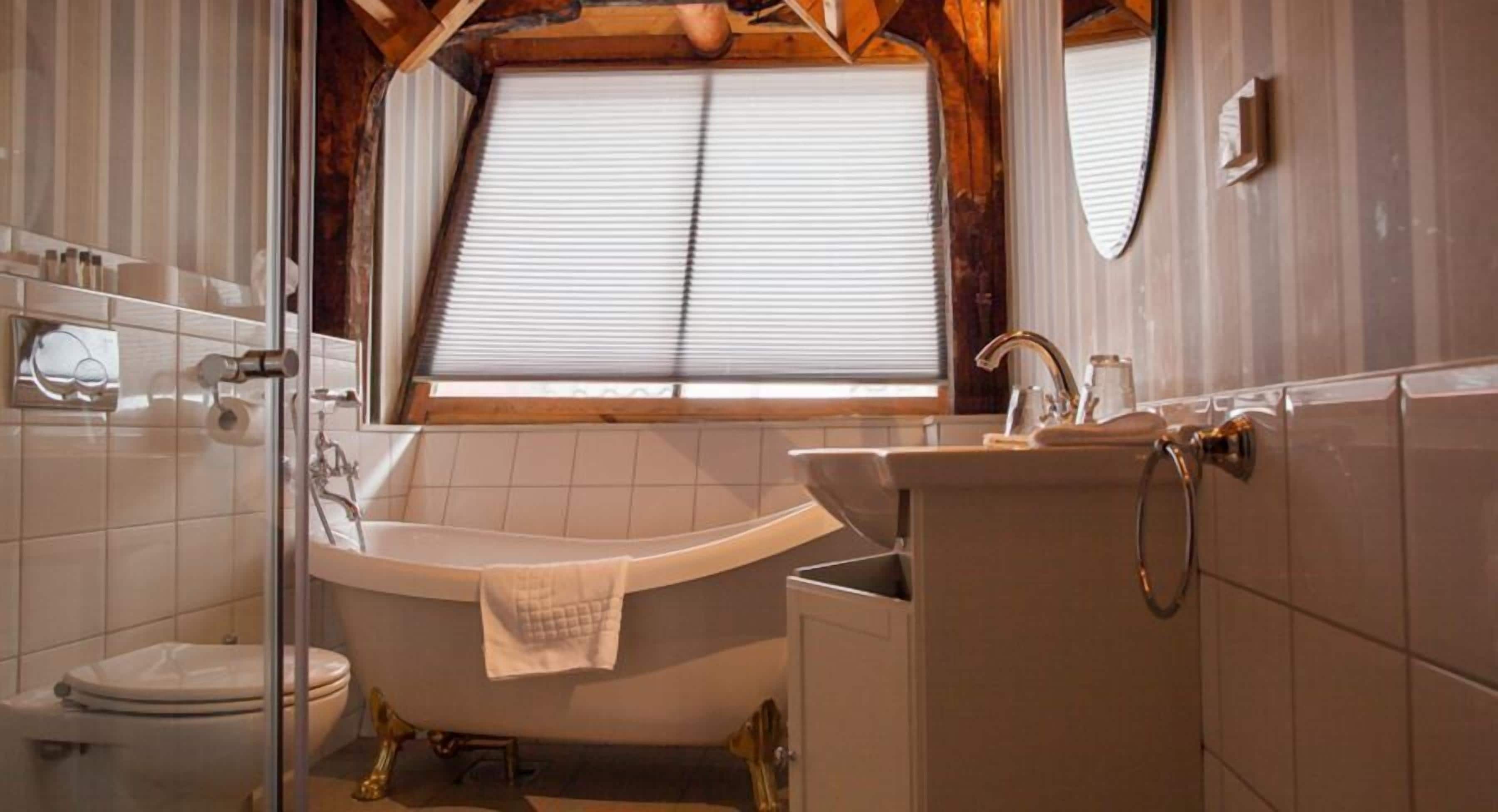 in-room business centre