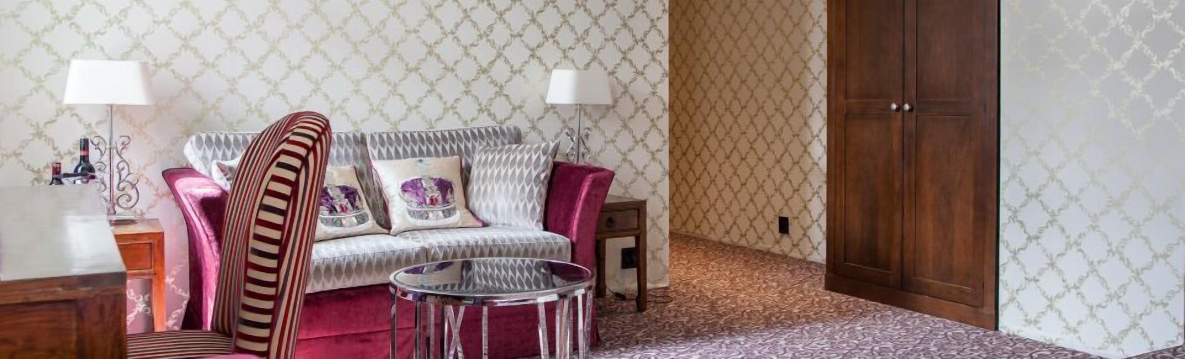 junior suite | living area