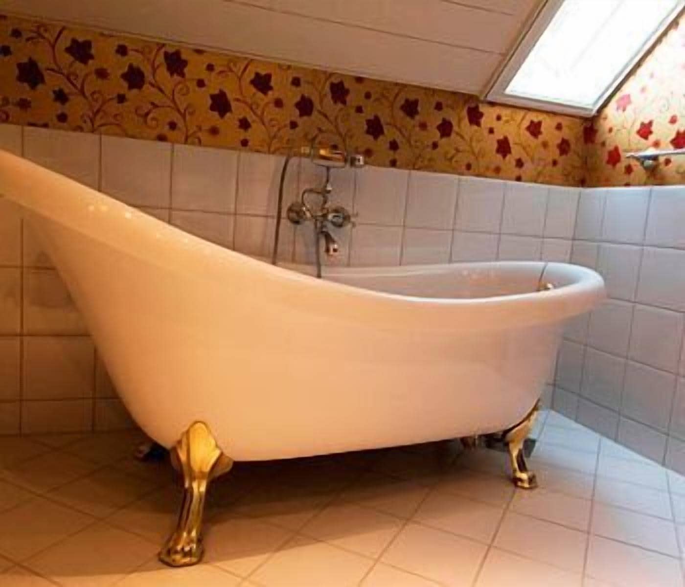 junior suite | deep-soaking bathtub