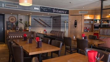 Café da manhã com buffet grátis todos os dias