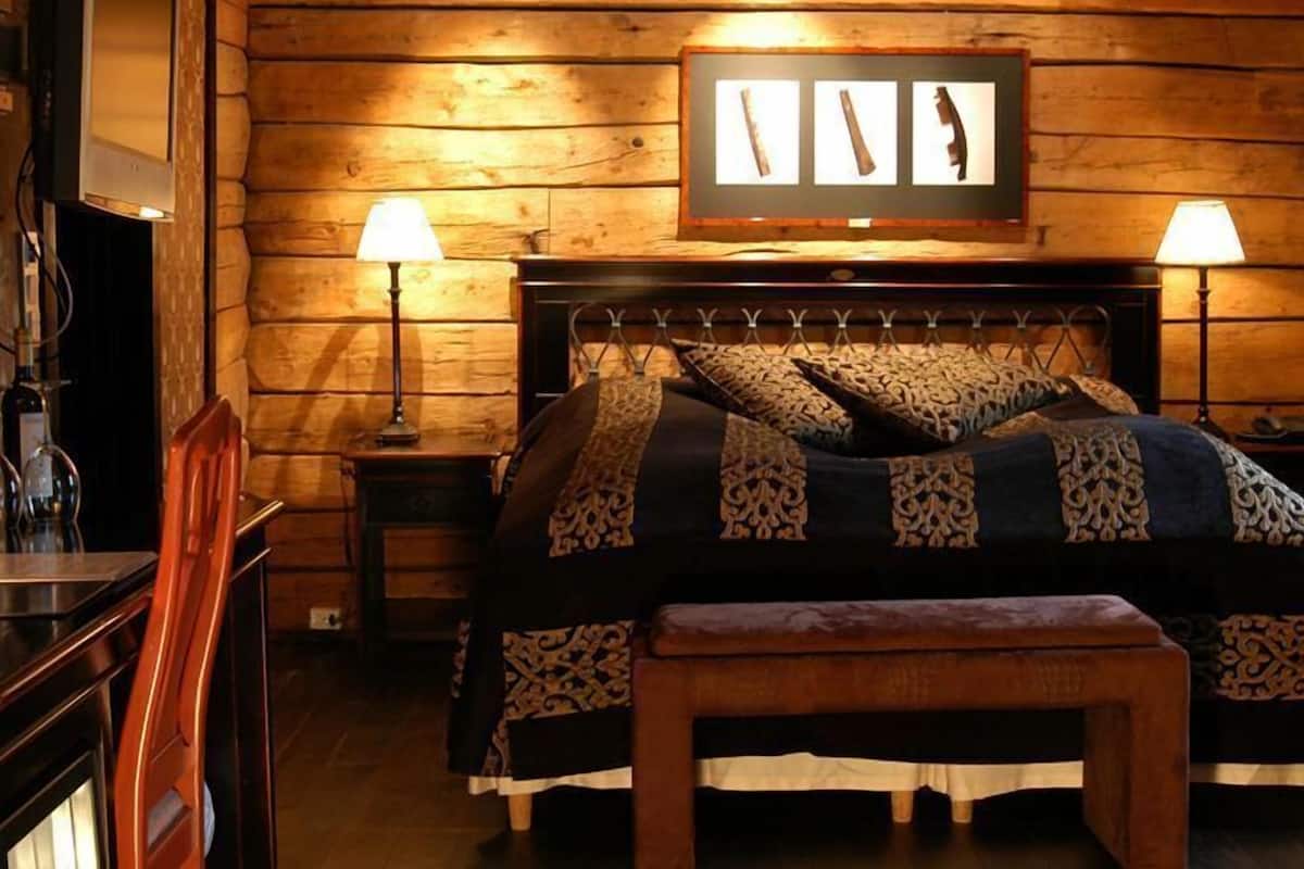 junior suite | in-room safe, individually decorated, individually furnished, desk