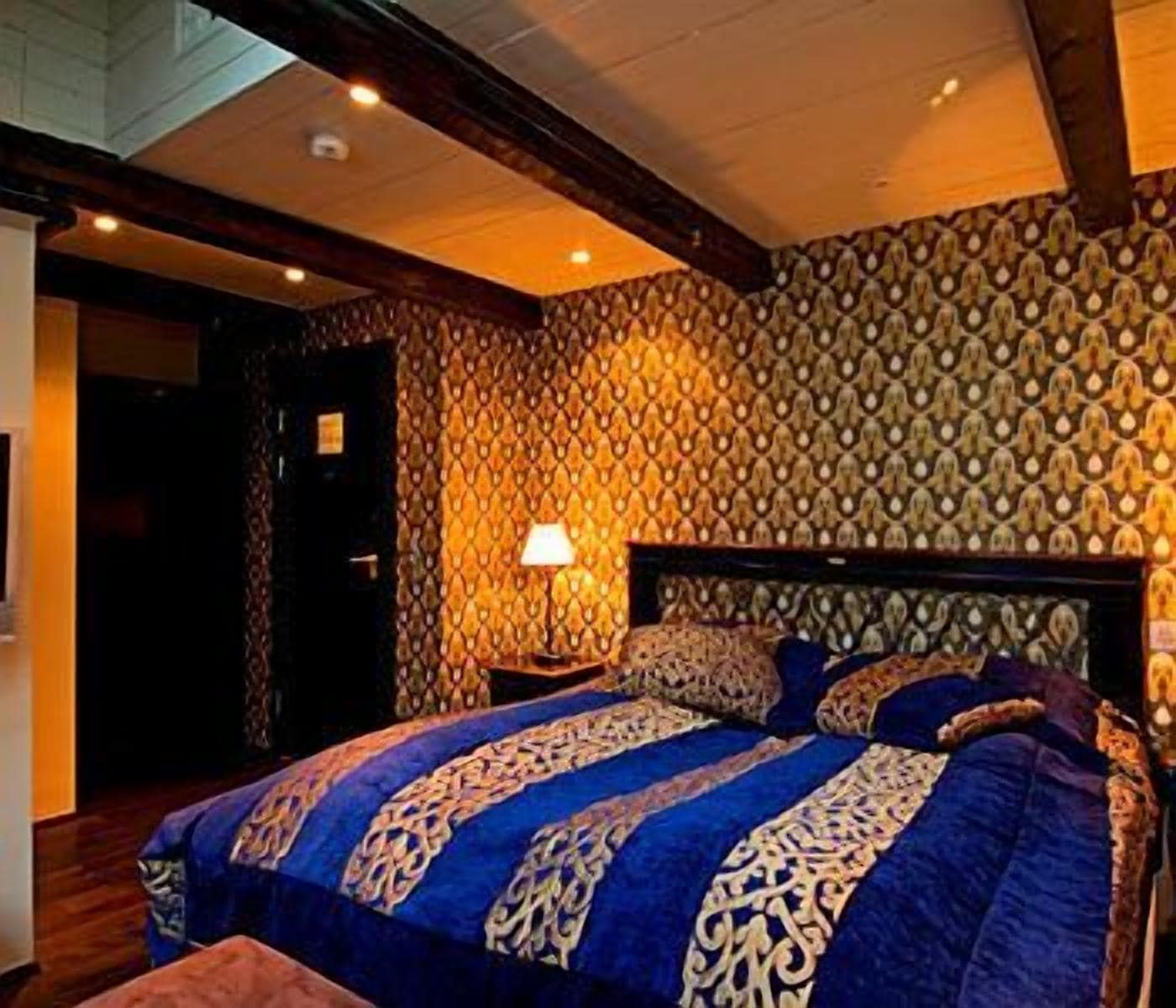 deluxe double room | in-room safe, individually decorated, individually furnished, desk