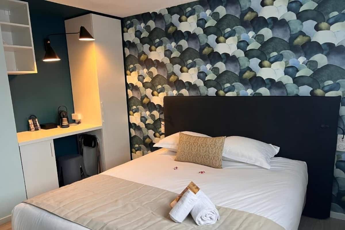 Signature Double Room | Desk, laptop workspace, WiFi (free), individually decorated