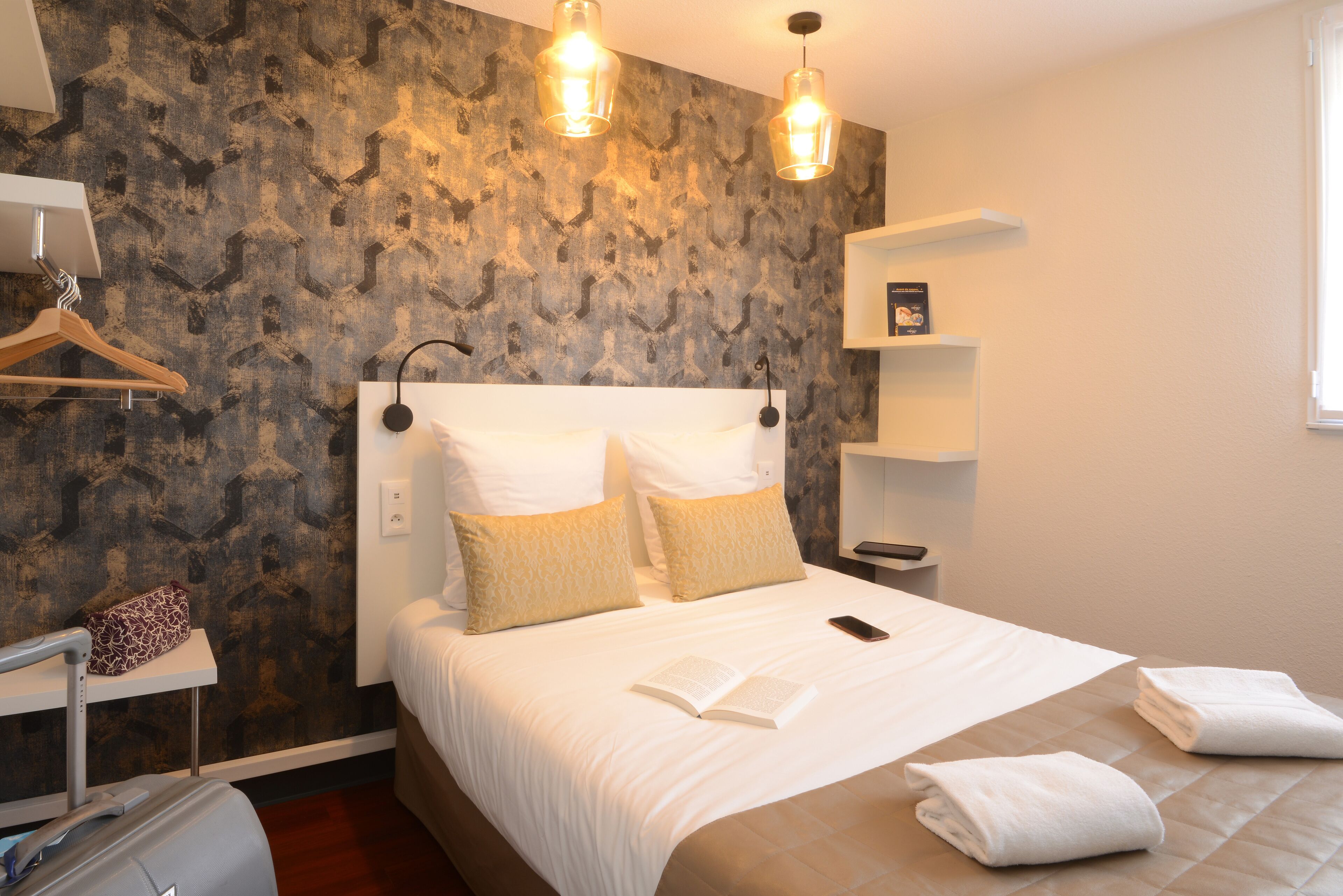 Chambre Double Confort | Décoration personnalisée, bureau