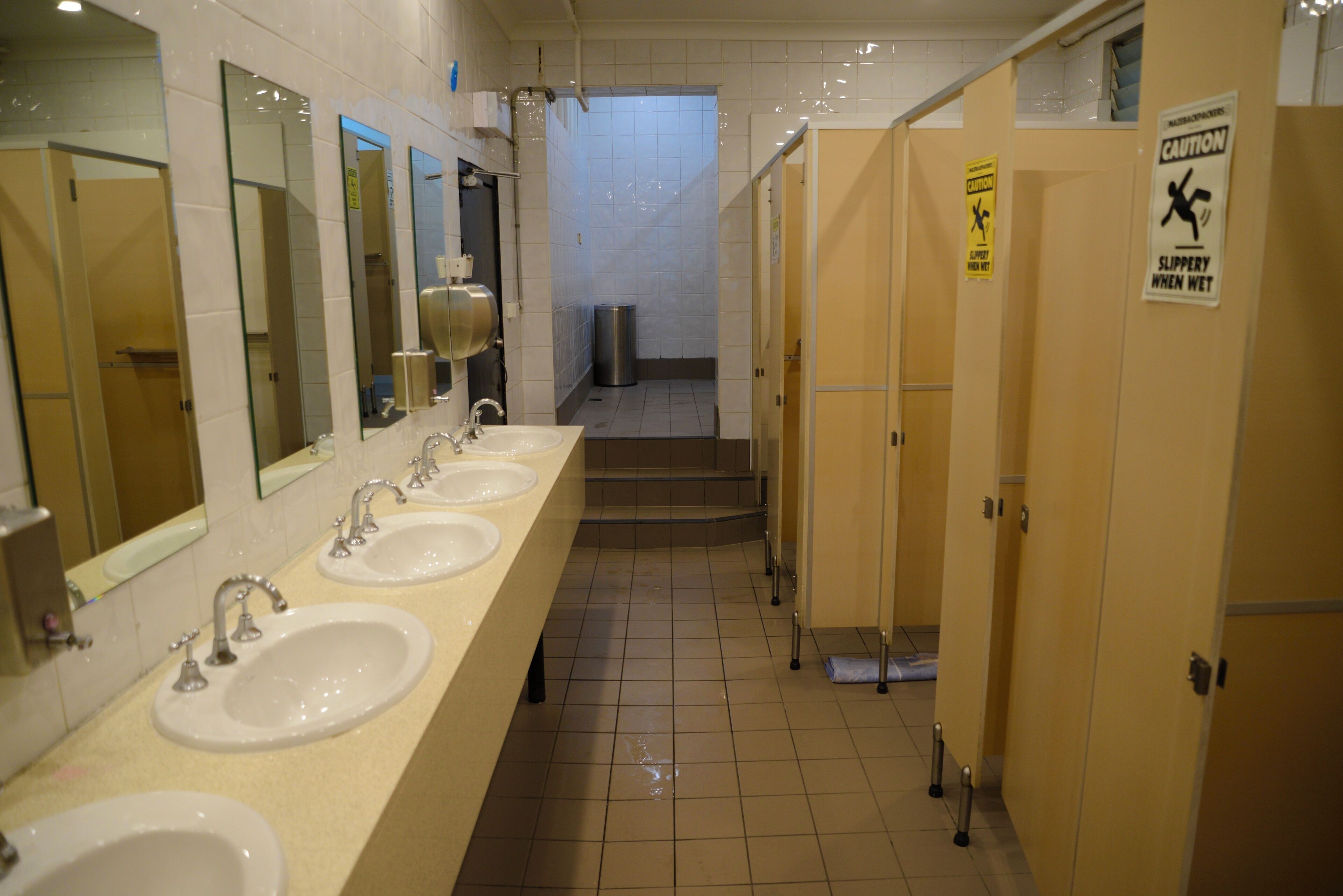 Photo - Maze Backpackers - Sydney