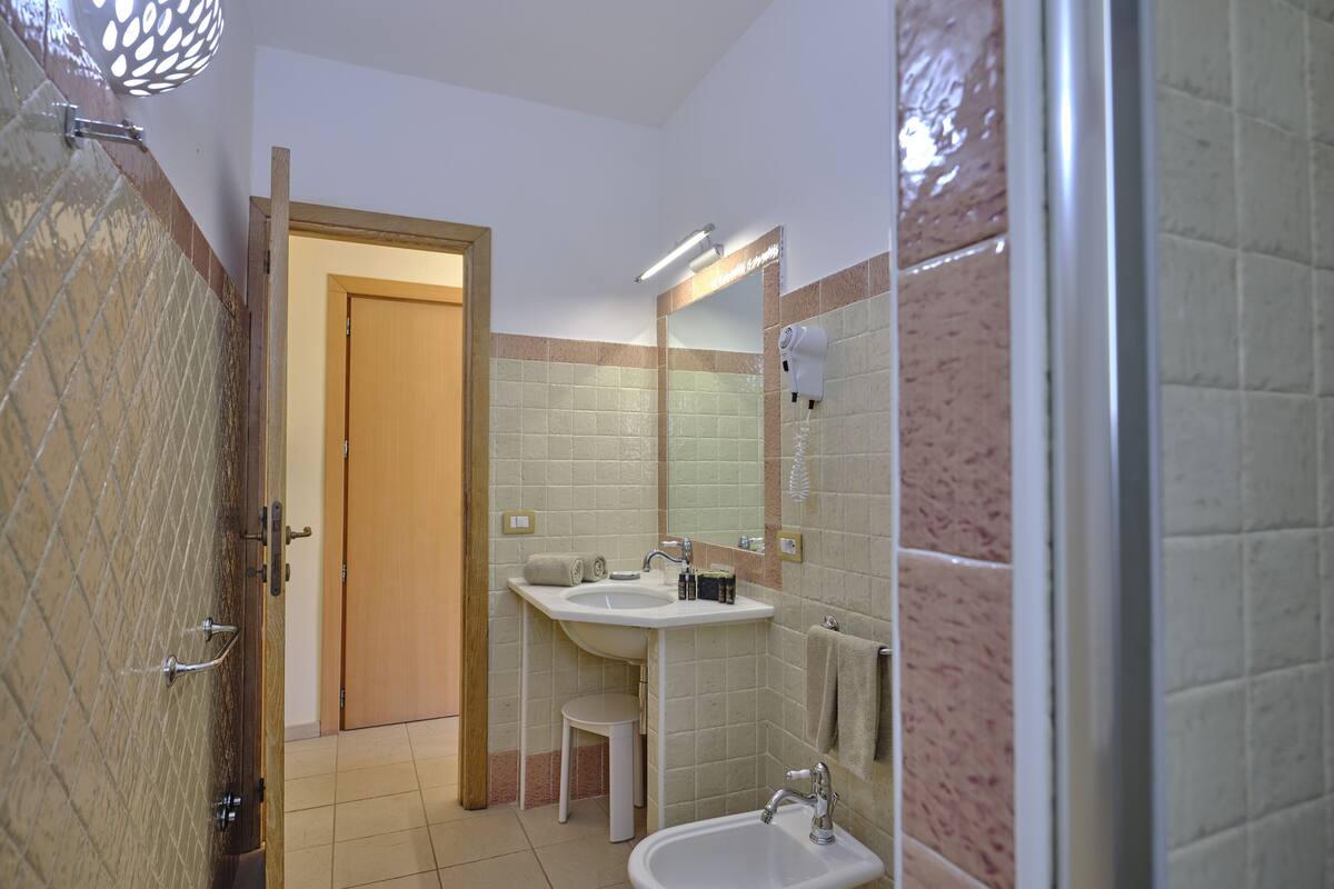 superior double room | bathroom | shower, rainfall showerhead, free toiletries, hair dryer
