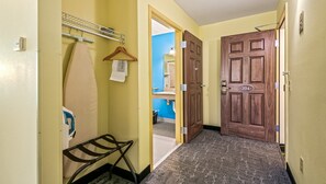 Standard Room, 2 Queen Beds, Non Smoking | Room amenity