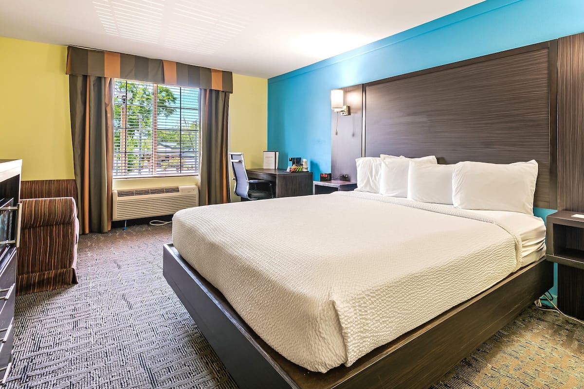 1 bedroom, in-room safe, desk, iron/ironing board