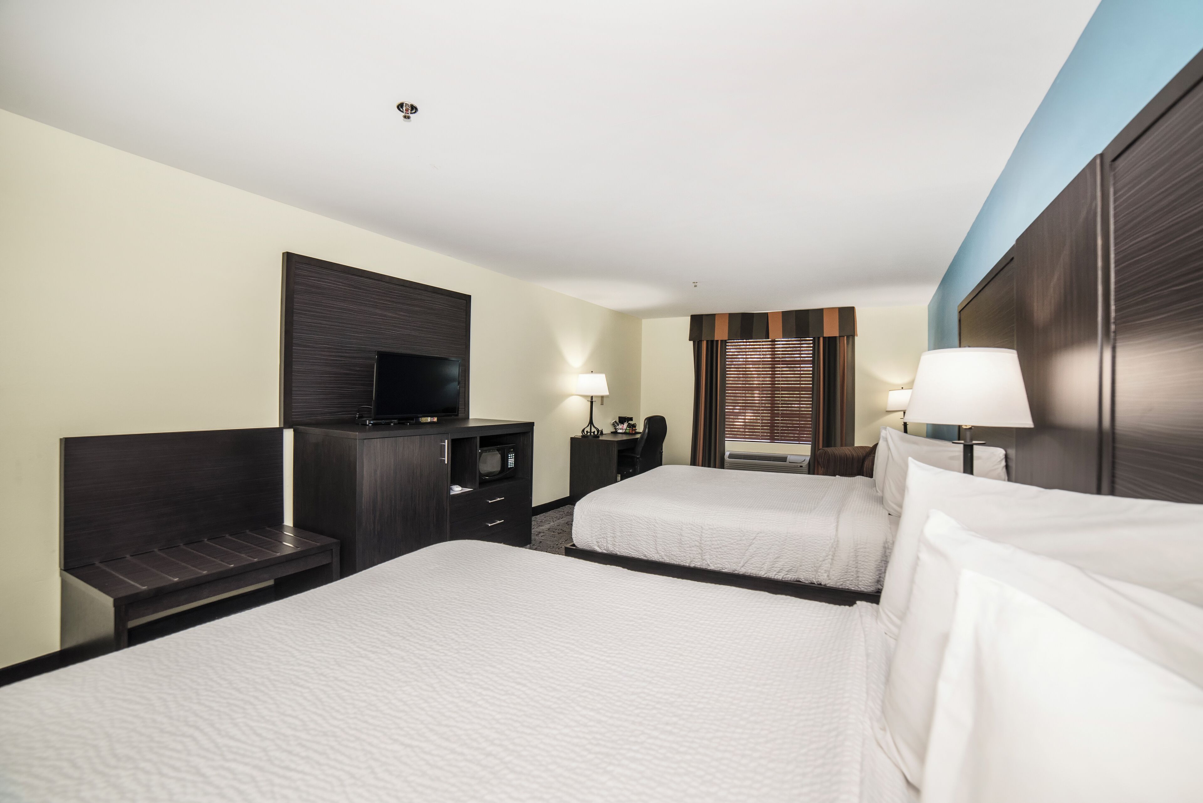 1 bedroom, in-room safe, desk, iron/ironing board