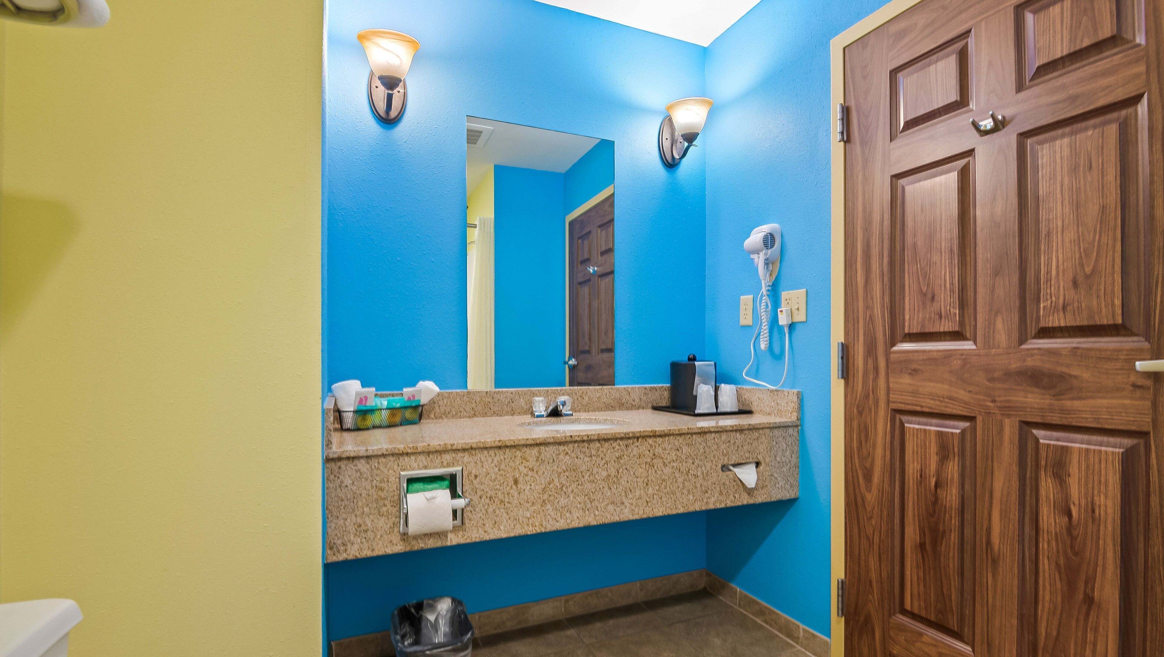 combined shower/bathtub, designer toiletries, hair dryer, towels