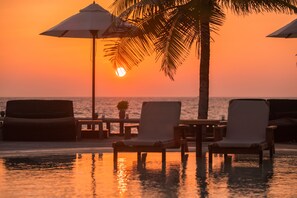 Außenpool, Liegestühle