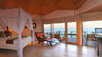 Villa, baignoire à jets, sur l'eau | 1 chambre, literie de qualité supérieure, minibar