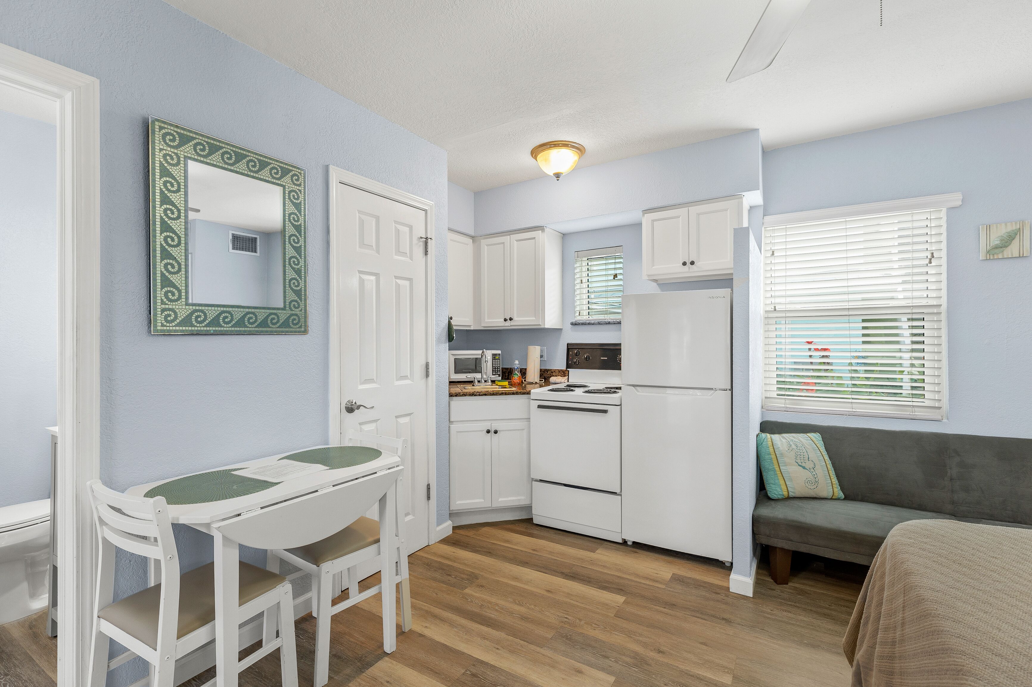 beachside efficiency | private kitchen | fridge, microwave, stovetop, coffee/tea maker