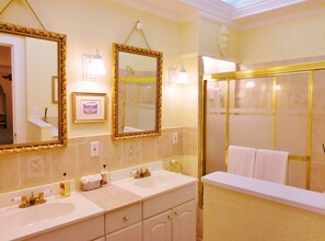Romantic Garden Room | Bathroom - The Cottage Bed & Breakfast (Monticello)