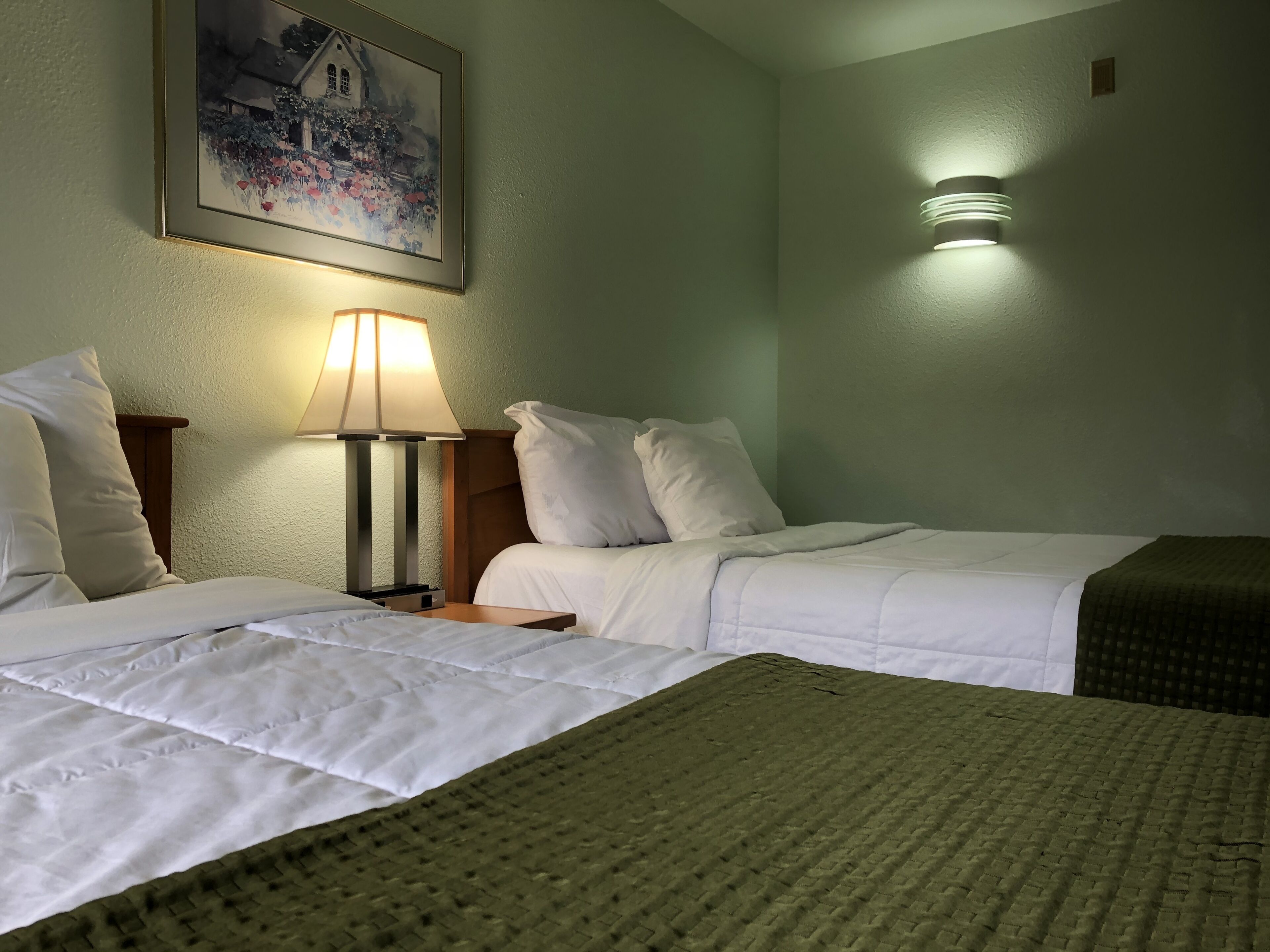 Bureau, fer et planche à repasser, Wi-Fi gratuit, draps fournis