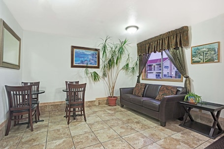 Saguão. Travelodge by Wyndham Seattle North of Downtown