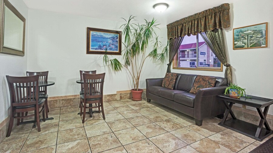 Travelodge by Wyndham Seattle North of Downtown