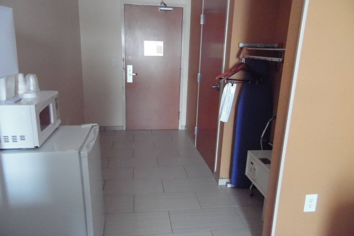 room, 1 king bed, accessible, non smoking (mobility) | mini fridge