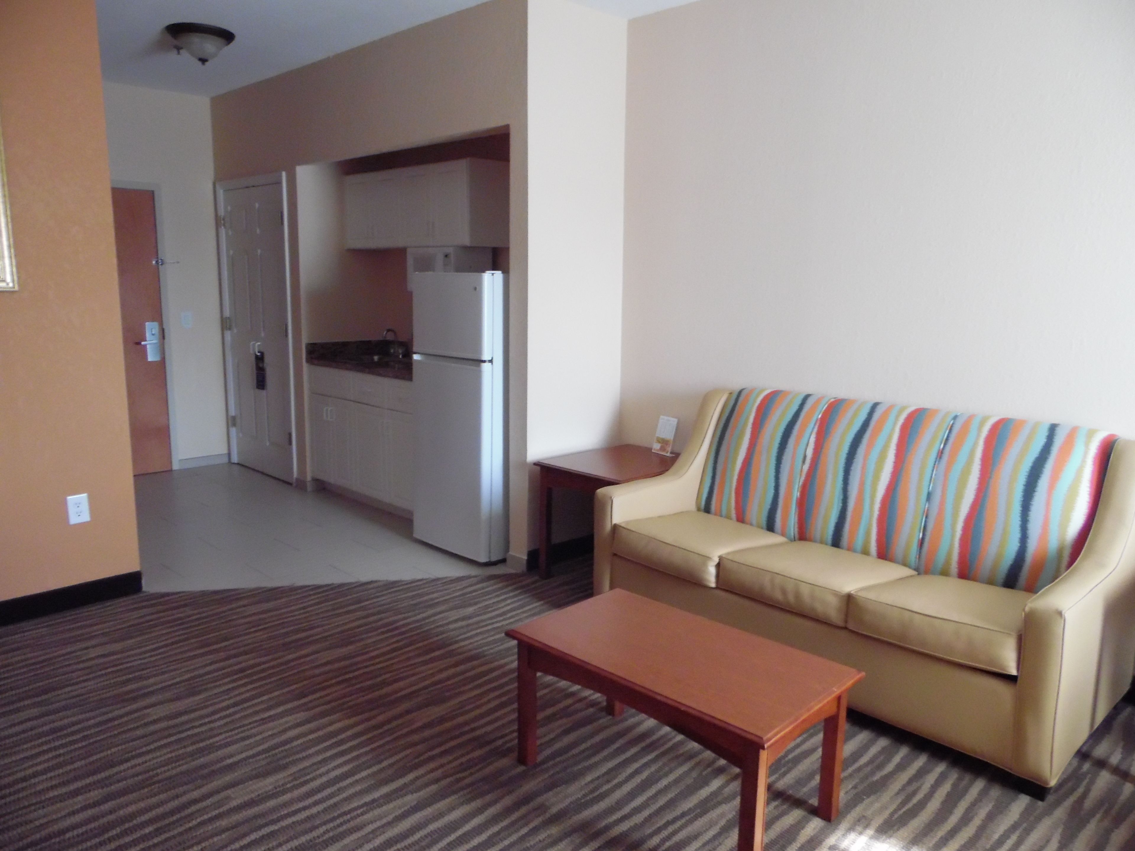suite, 1 king bed, refrigerator | living area | 37-inch flat-screen tv with cable channels, tv
