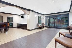 Lobby - Baymont by Wyndham Augusta Riverwatch (Augusta)
